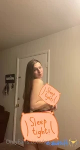 Maggierayelle - This booty is clapping wanna see