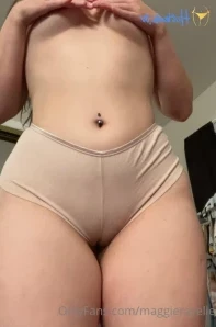 Maggierayelle - I know you see this ass shaking on this dildo OMG