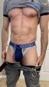 Closetbiguy2 - Got turned on at the hotel by DMs Enjoy