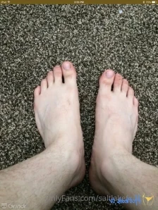 Saltlakefootman - Holy crap such a sexy guy such sexy toes and soles I