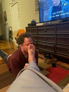 Saltlakefootman - Holy crap such a sexy guy such sexy toes and soles I