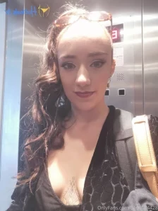 Onlymedea - My flight from Hawaii to Europe is boarding soon I will be