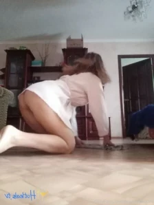 Tinastepmom - Come up behind me and feel my ass with both hands I want