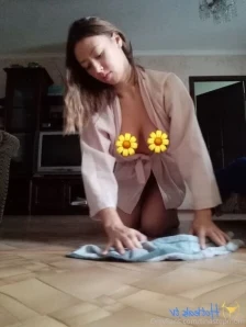 Tinastepmom - tiny milf is looking for a house to be housekeeper for a