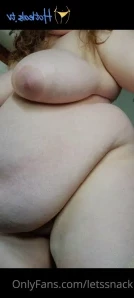 Letssnack - My tummy jiggle jiggles