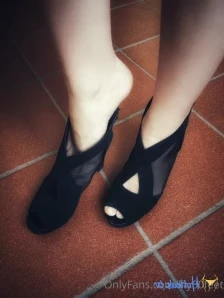 Lily00feet - Finita l estate che tristezza Avete fatto vacanze Come part 3