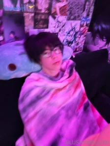 Desolate.tenshi - i want someone to spank me first thing when i wake