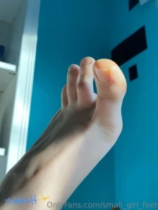 Small_girl_feet - Worshiping my beautiful soles 2 07 video with sound