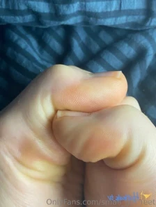 Small_girl_feet - They want to grab something