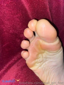 Small_girl_feet - Would you lick it
