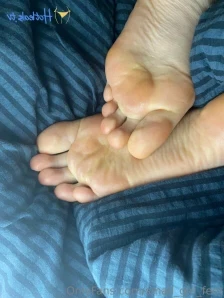 Small_girl_feet - They are so tasty