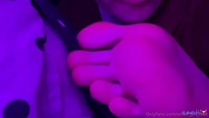 Small_girl_feet - POV right before i grab your cock with my feet 