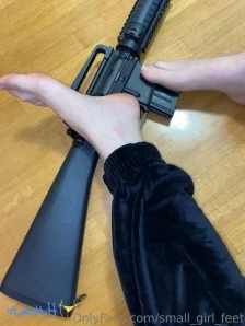 Small_girl_feet - Natural toes