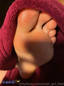 Small_girl_feet - Footjob POV cum on my feet