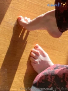Small_girl_feet - Beautiful soles