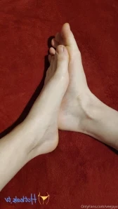 Veejayx - Fresh out of a hot shower Do you like my wrinkly feet