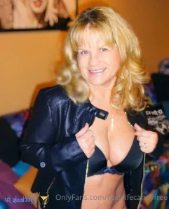 Hotwifecandyfree - Ready for a couple days of Halloween pics Candy