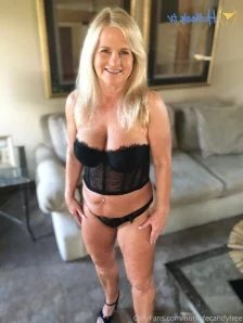 Hotwifecandyfree - Cum join the fun including all of my naughty videos