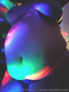 Pudgebellyofc - For your consideration some horny belly jiggles from a