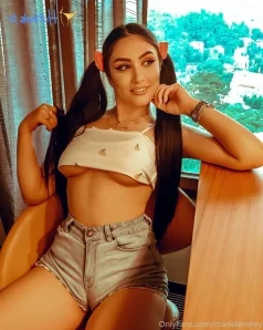 Madelenerey - Follow me for a more intimate connection