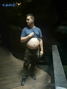 Futurechub - Anyone down to make me even bigger and fatter