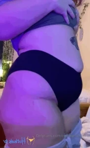 Zeldaandzion - in this clip I lay in bed after a big meal and jiggle