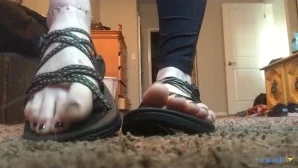 Itskinkerbell_feet - My pussy is throbbing rn but my husband isn t