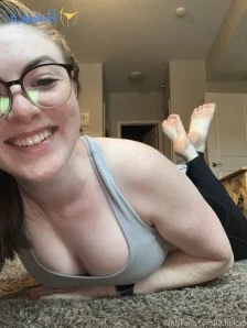 Itskinkerbell_feet - Waiting for you to come home so I can ride that