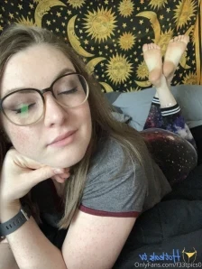 Itskinkerbell_feet - I m obsessed with how perfect my feet are