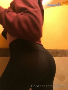 Felizzia22 - Hii cutiees time to go out and eat the world Or let the