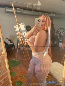 Oneandonlynella2 - Comment what you would do if u saw me taking this