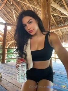 Francesca.official - Sometimes the best accessory is natural light