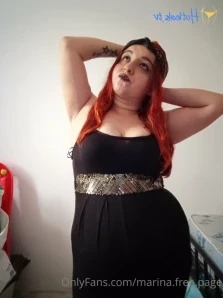 Cynnbee - Playing with my stress balls