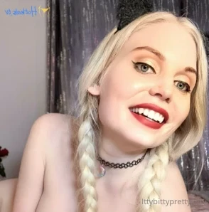 Ittybittyprettykittyppv - My golden locks aren t the only thing that