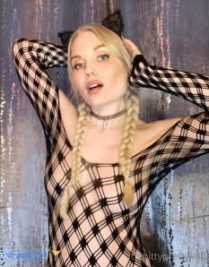 Ittybittyprettykittyppv - Come see what s under these panties