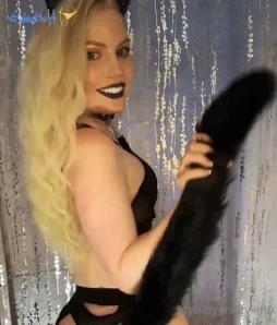 Ittybittyprettykittyppv - Swipe to pull down my panties