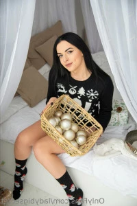Victoriaskinks - Hi honey so glad to finally see you here Come in and