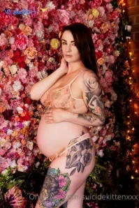 Suicidekittenxxx - Hey loves I m back After a 2-year break I m