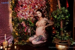 Suicidekittenxxx - Happy Humpday everyone Hope your day s as good as