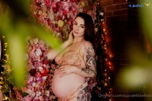 Suicidekittenxxx - Hey loves I m back After a 2-year break I m