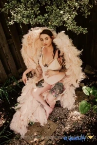 Suicidekittenxxx - Red Couch Confessions 19-photo set that bares it part 2
