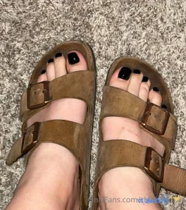 Kayla.footsie - POV you re beneath like the lame foot boy you are and