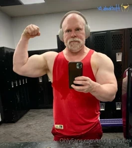 Toddfridayflex - Some neck flexing for your enjoyment