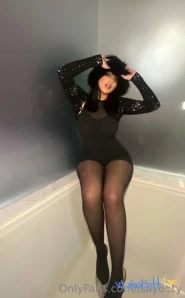 Isabooty - TWO WORDS for you babe FEET amp TITTIES I know you love