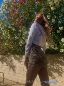 Ariaxoxoxo - I bet you d love to bend me over this pool table
