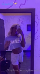 Ariaxoxoxo - You know where you should put it