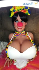 Zoeyclown - I don t know why the other girls on the farm don t have to