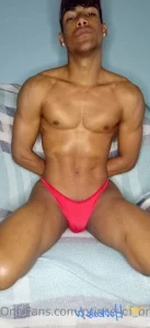 Naughty_boy404 - Meu amigo hetero deu um apertão escondido na minha part 2
