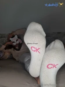 Hopeslittlefeet - Anyone hungry for my feet