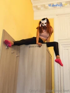 Hopeslittlefeet - Suck and lick my feet For exclusive content and